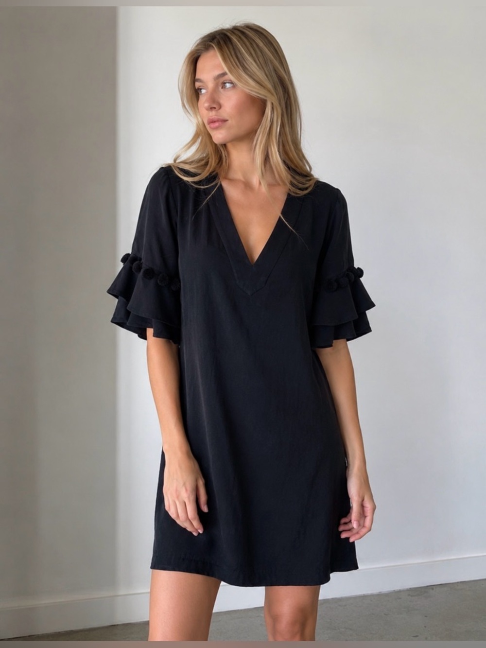BCBGeneration Mini Tunic Style Dress  Ruffle Bell Sleeves Career Black Size XXS